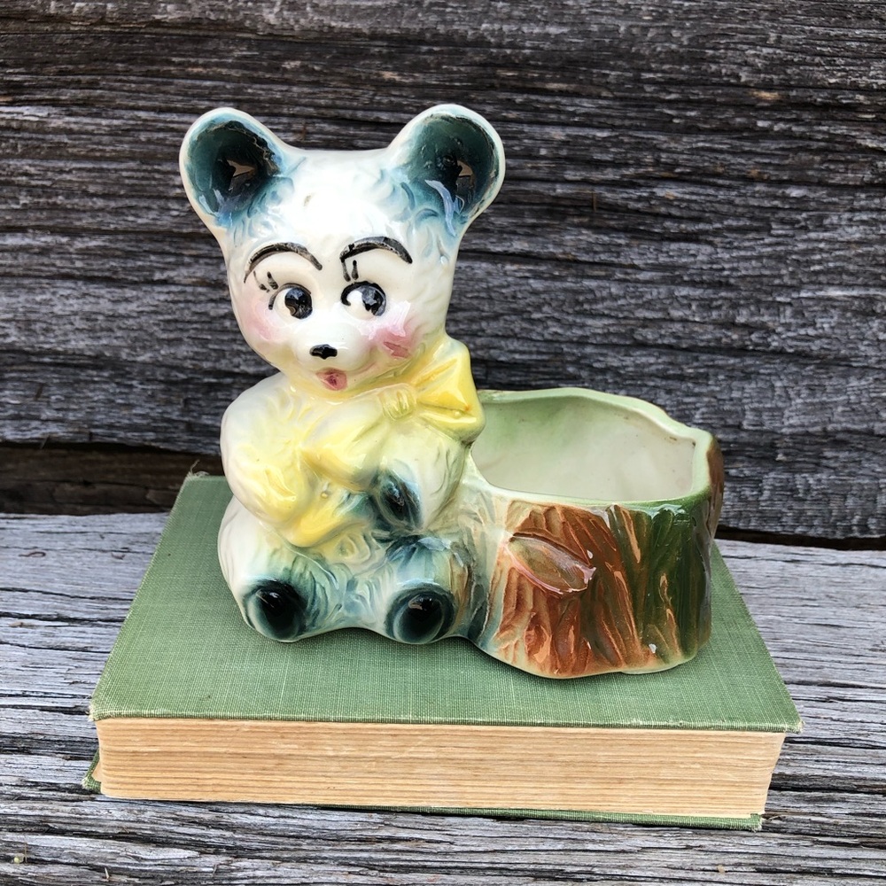 Kitschy vintage Bear Planter ceramic plant pot with tree trunk Cottagecore cute!